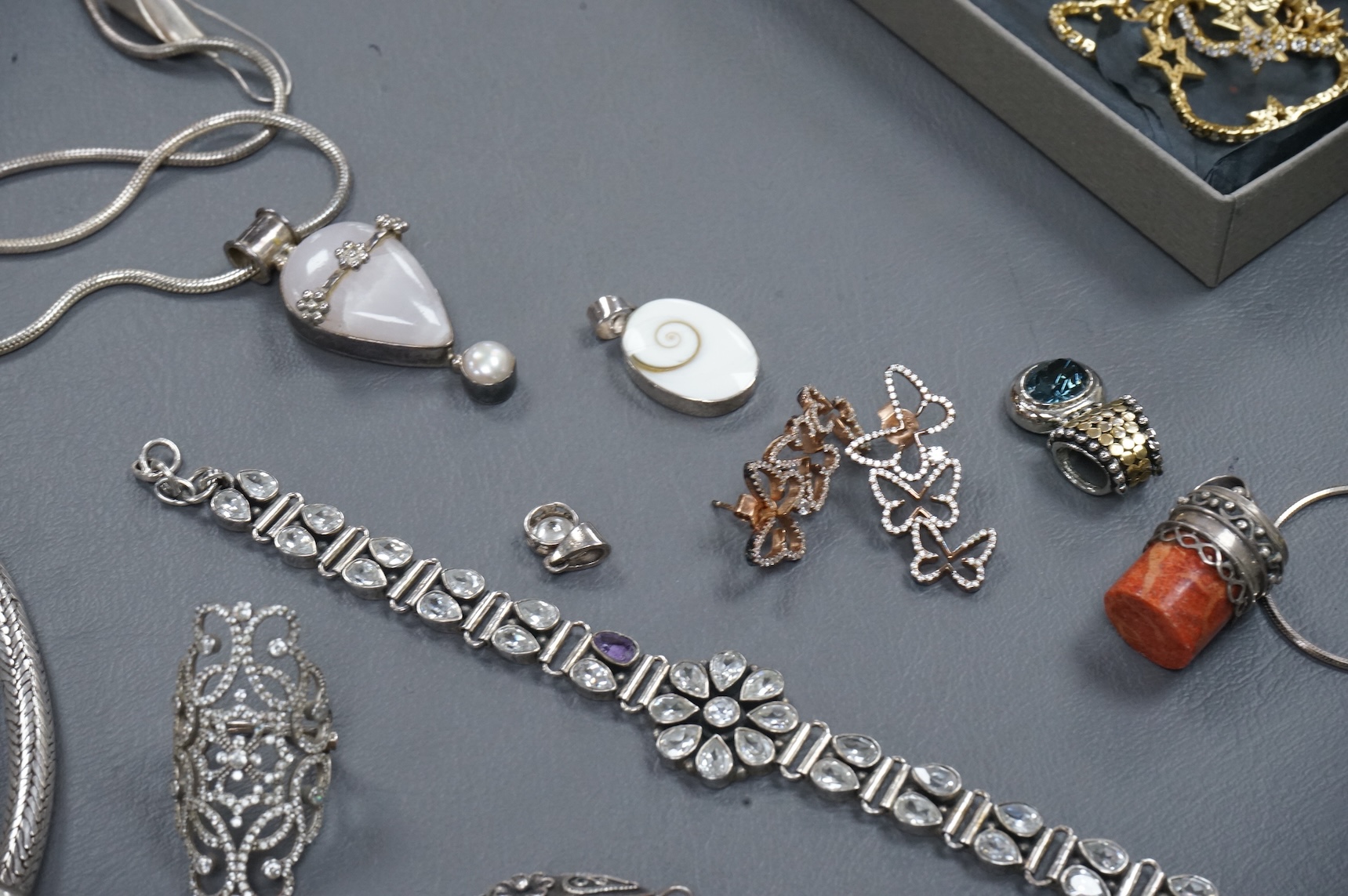 A quantity of assorted modern, silver, 925 and white metal jewellery, together with Butler & Wilson costume jewellery.